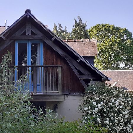 Les Touches Saint-Georges-de-Reintembault Exterior foto