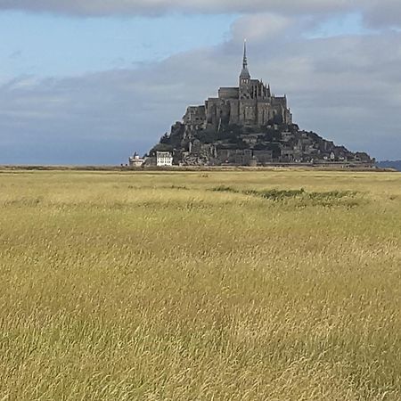 Les Touches Saint-Georges-de-Reintembault Exterior foto