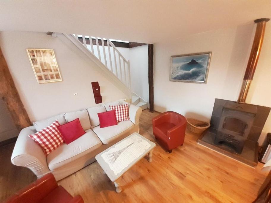 Les Touches Saint-Georges-de-Reintembault Exterior foto