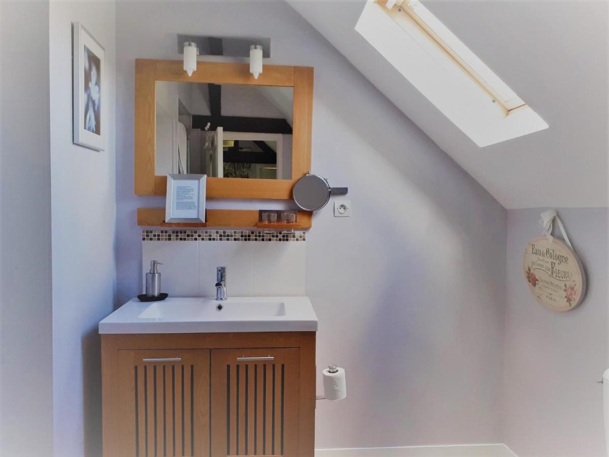 Les Touches Saint-Georges-de-Reintembault Exterior foto