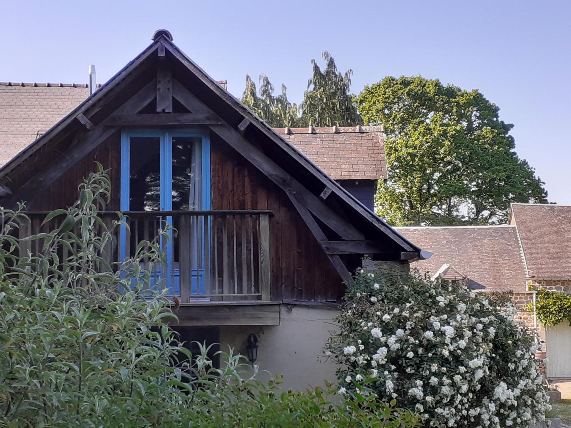Les Touches Saint-Georges-de-Reintembault Exterior foto